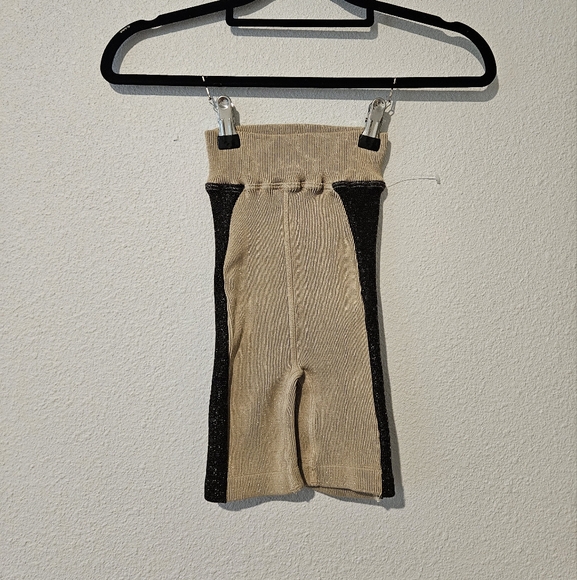 Free People Movement Rise & Shine Shorts in Size Medium large - Picture 6 of 7